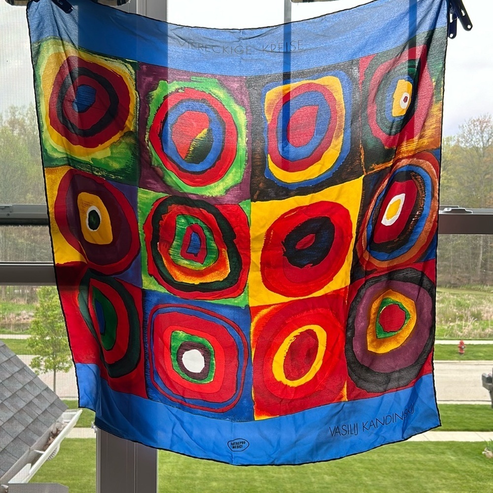 Vasilig Kandinskij 33”X34” scarf 💯 silk circles and squares arthritis doctors